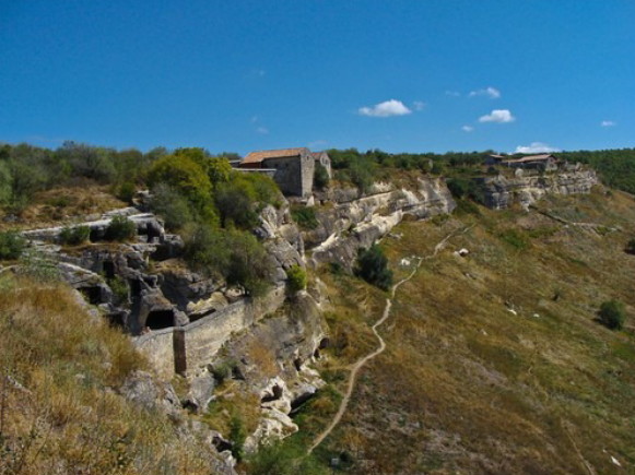 Image - The Chufut-Kaleh settlement.